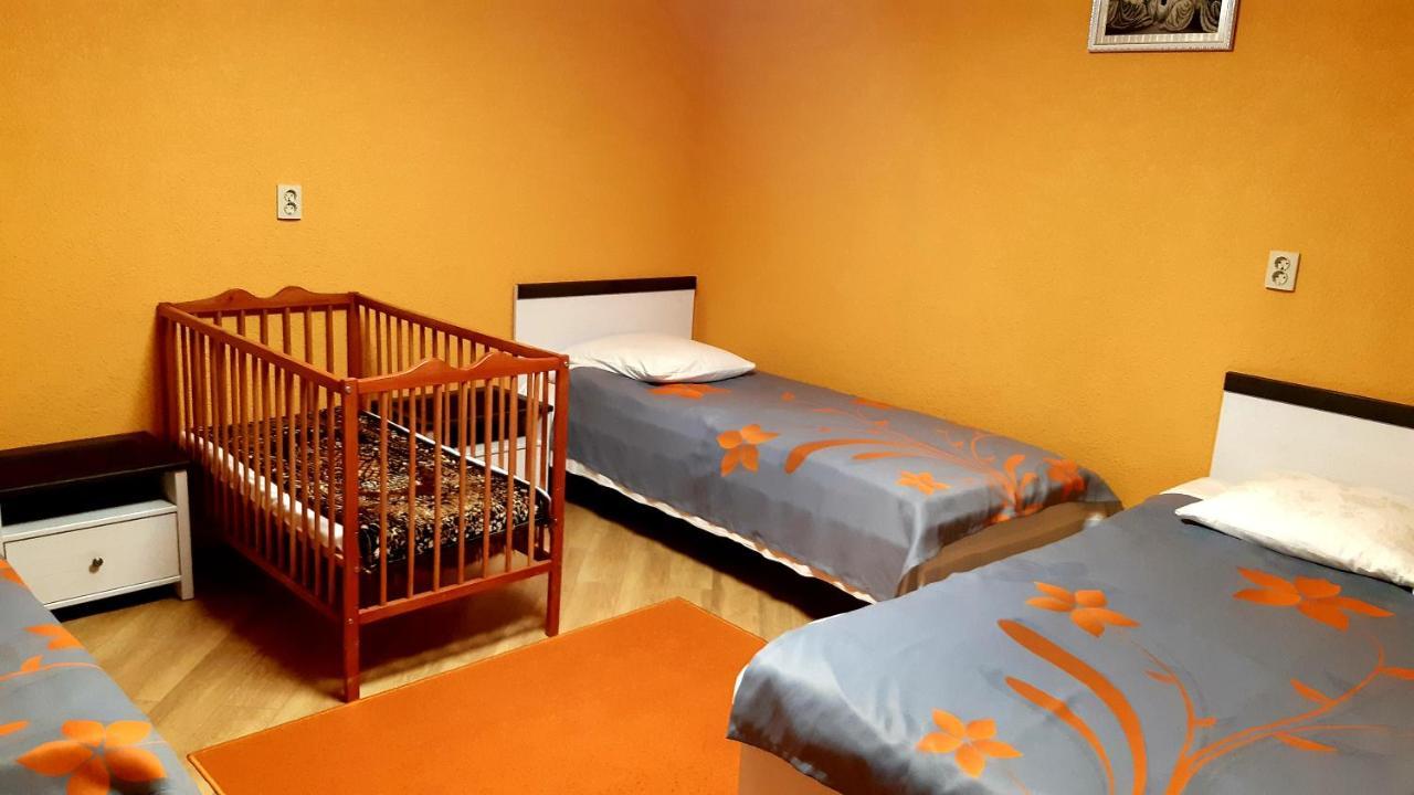 Dacha Podobovets 127 Hotel Стая снимка